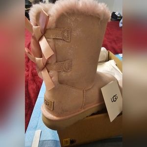 UGG NWT & BOX  W/BAILEY BOW 2 SHIMMER PINK BOOTS (TREADLITE BY UGG)